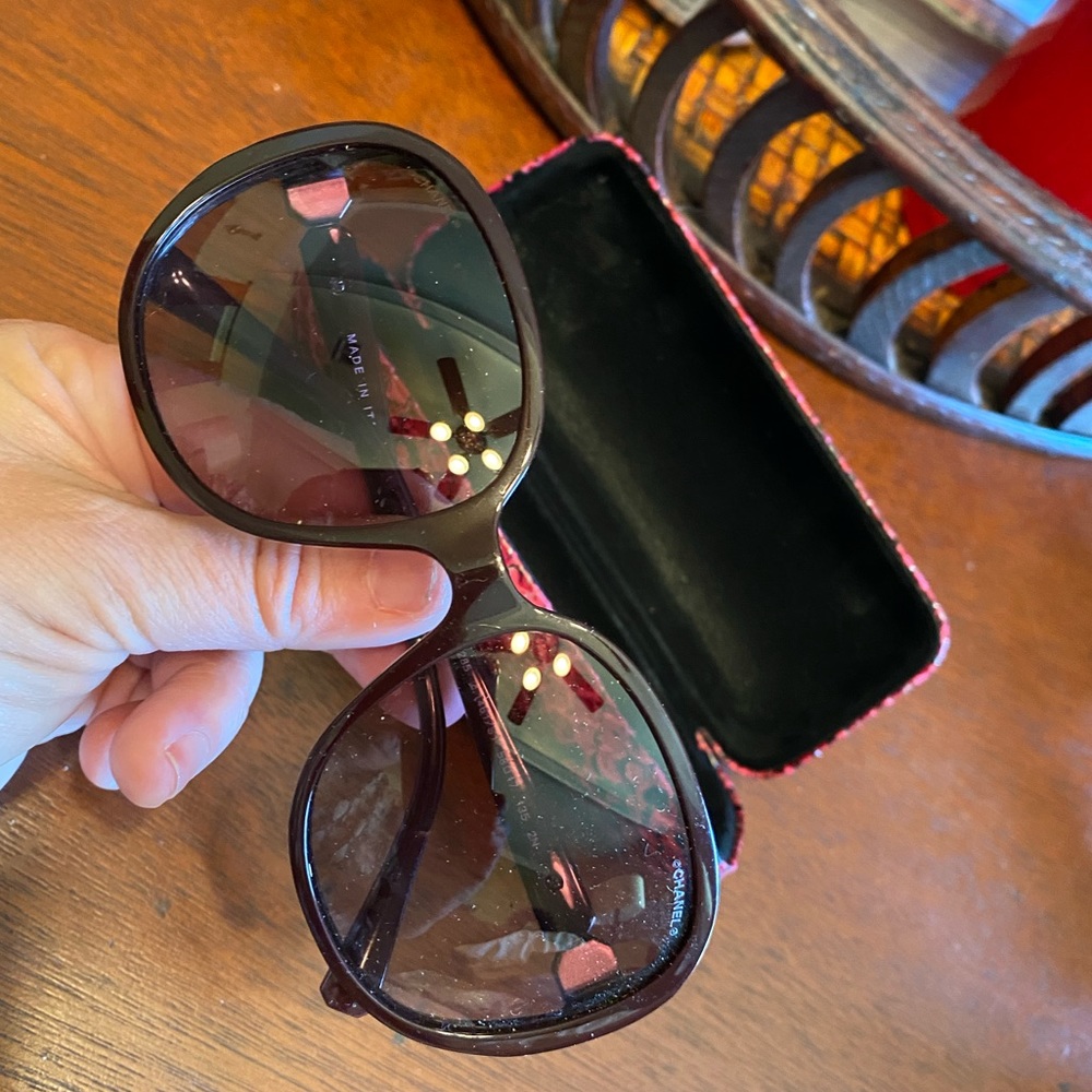 Chanel Sunglasses Brown w/replacement nobrand case